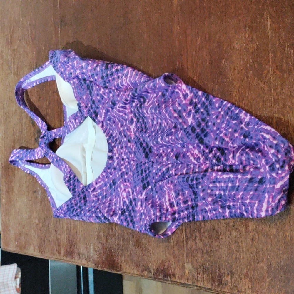 Speedo swimsuit size 6.  FHC1 - Picture 2 of 7